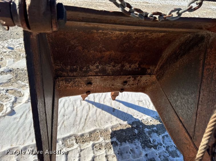 image for item DT0584 Clamshell bucket