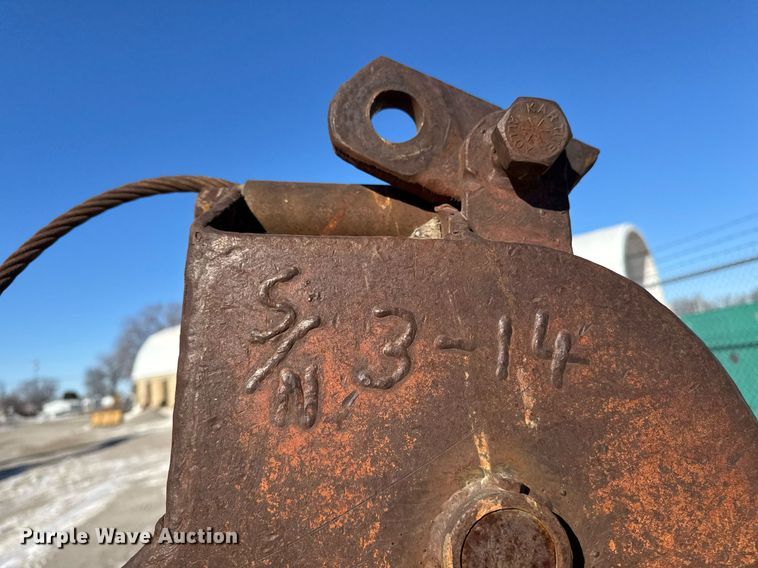 image for item DT0584 Clamshell bucket