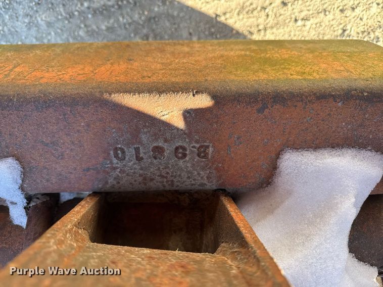 image for item DT0584 Clamshell bucket