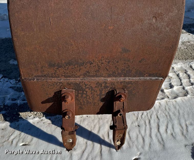 image for item DT0584 Clamshell bucket