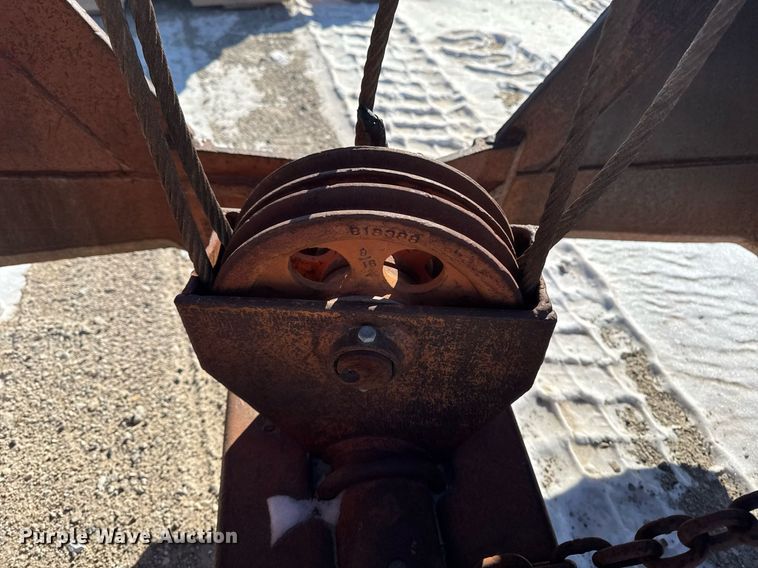 image for item DT0584 Clamshell bucket