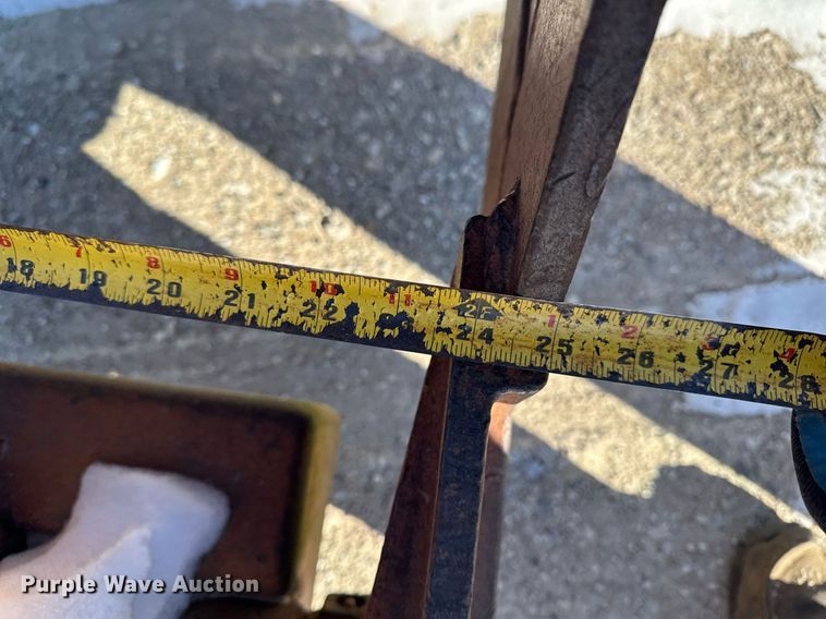 image for item DT0584 Clamshell bucket