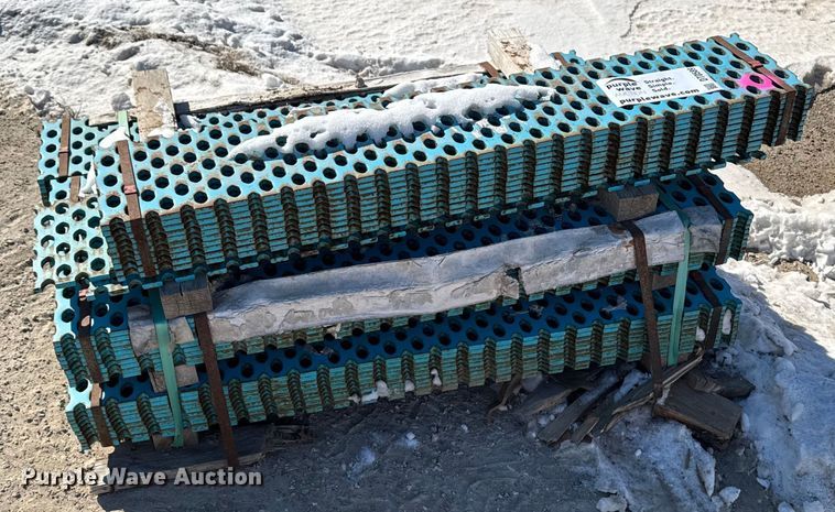 image for item DT0589 Sharq moldboard cutting edge