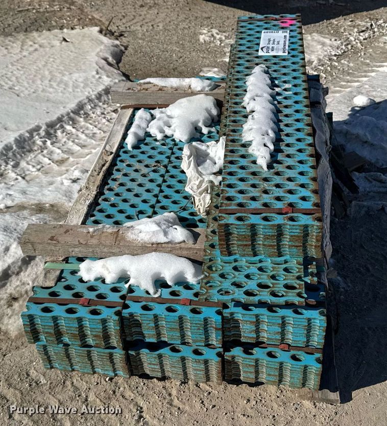 image for item DT0589 Sharq moldboard cutting edge