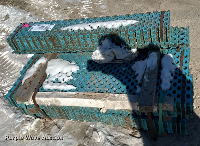 image for item DT0589 Sharq moldboard cutting edge