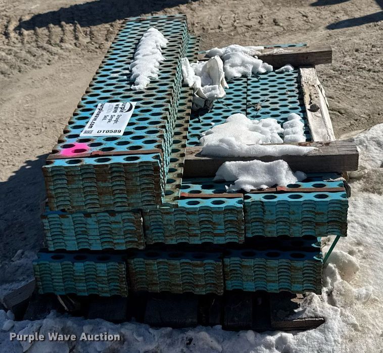 image for item DT0589 Sharq moldboard cutting edge