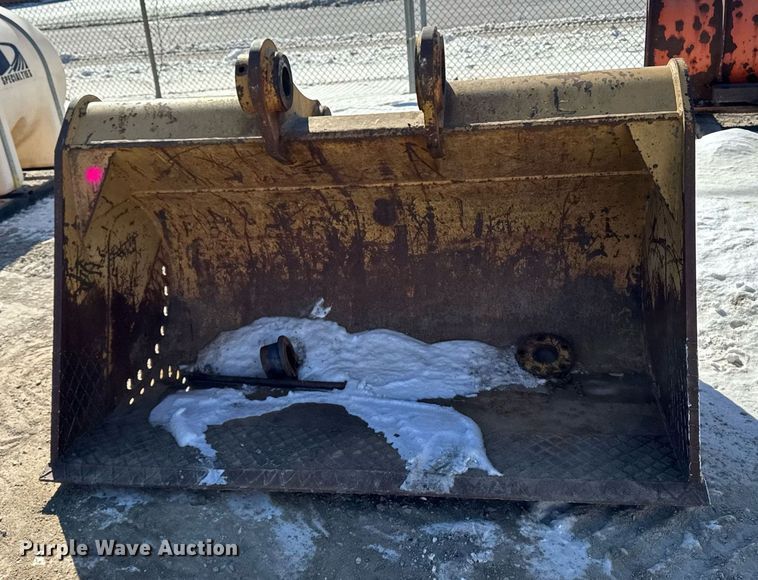 image for item DT0591 Caterpillar 132-5057.00 excavator bucket