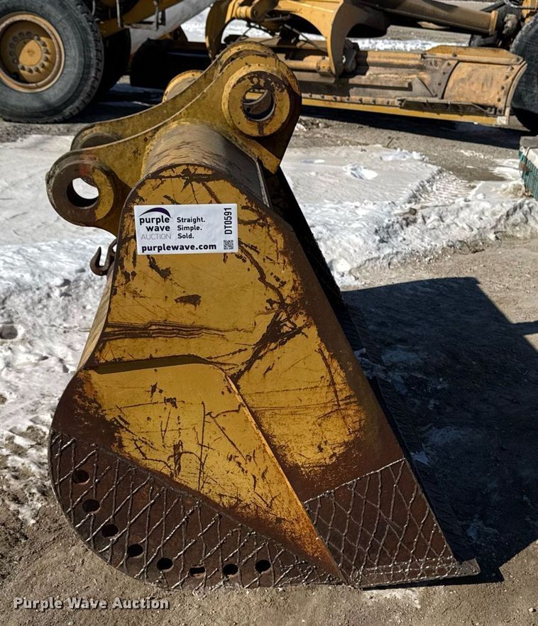 image for item DT0591 Caterpillar 132-5057.00 excavator bucket