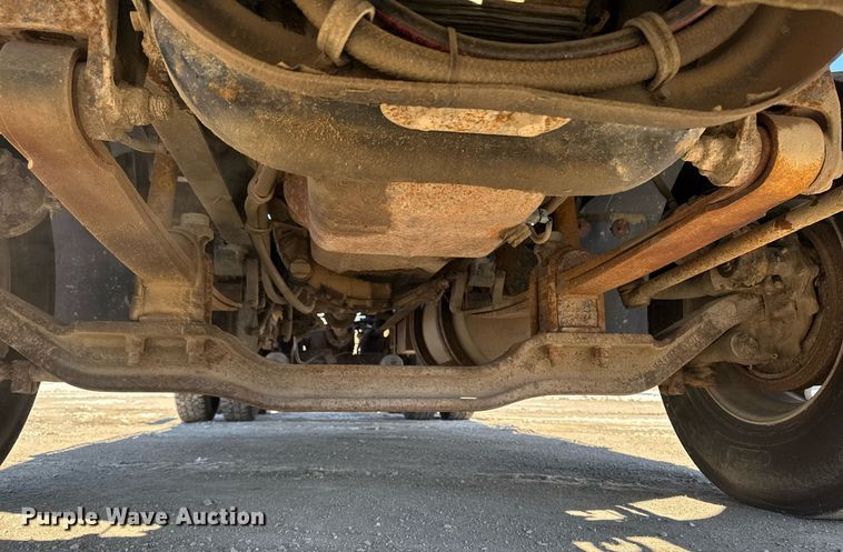 image for item DT0597 2000 Mack CH613 semi truck