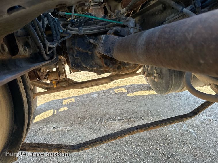 image for item DT0597 2000 Mack CH613 semi truck