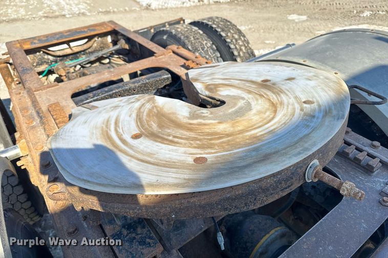 image for item DT0597 2000 Mack CH613 semi truck