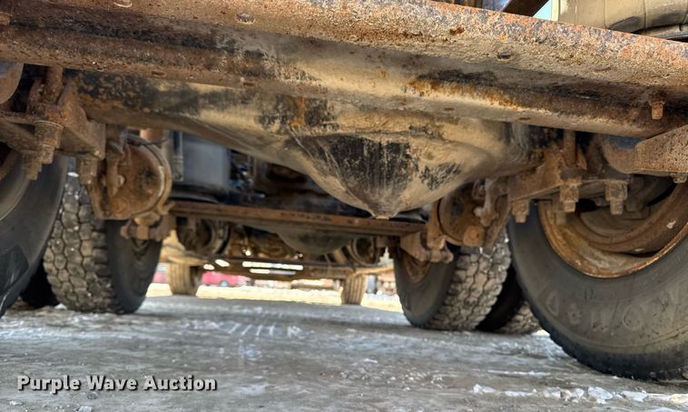 image for item DT0597 2000 Mack CH613 semi truck