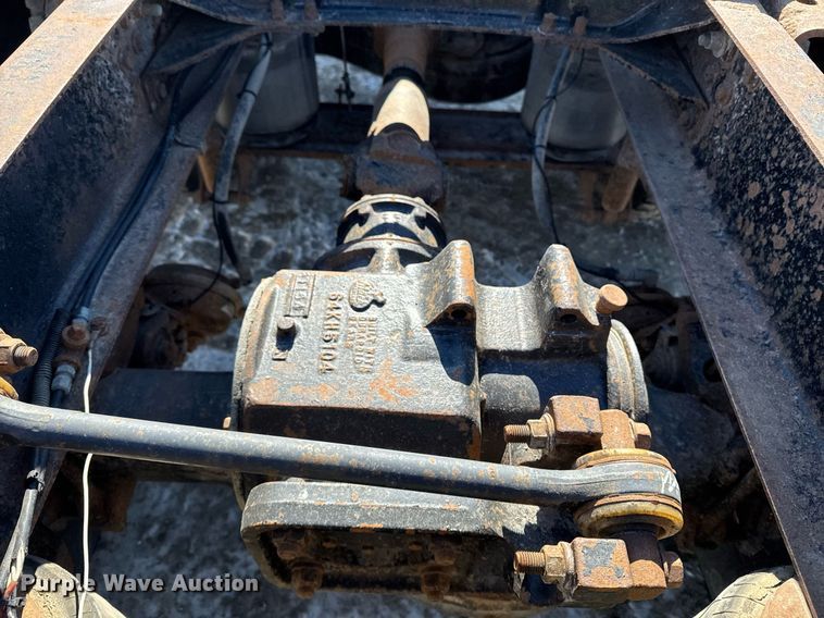 image for item DT0597 2000 Mack CH613 semi truck