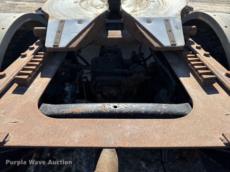 image for item DT0597 2000 Mack CH613 semi truck