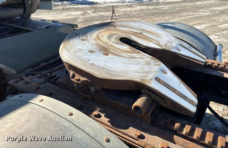 image for item DT0597 2000 Mack CH613 semi truck