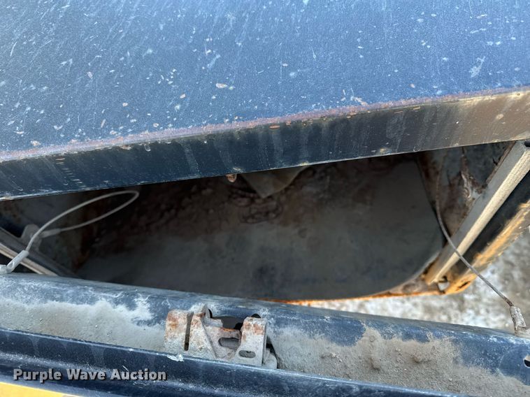 image for item DT0597 2000 Mack CH613 semi truck