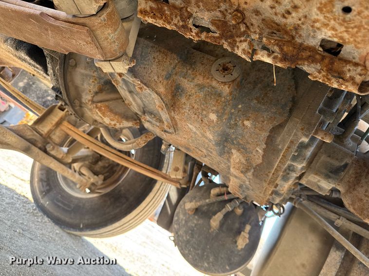 image for item DT0597 2000 Mack CH613 semi truck