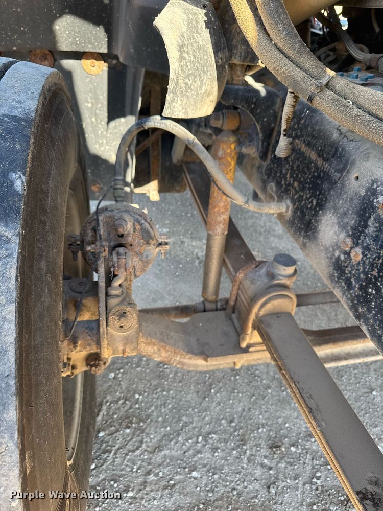 image for item DT0597 2000 Mack CH613 semi truck