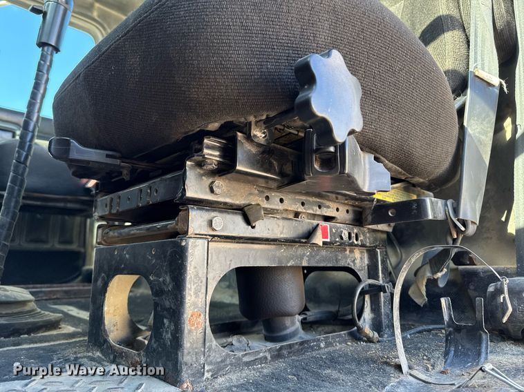 image for item DT0597 2000 Mack CH613 semi truck