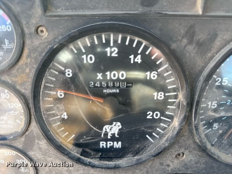 image for item DT0597 2000 Mack CH613 semi truck