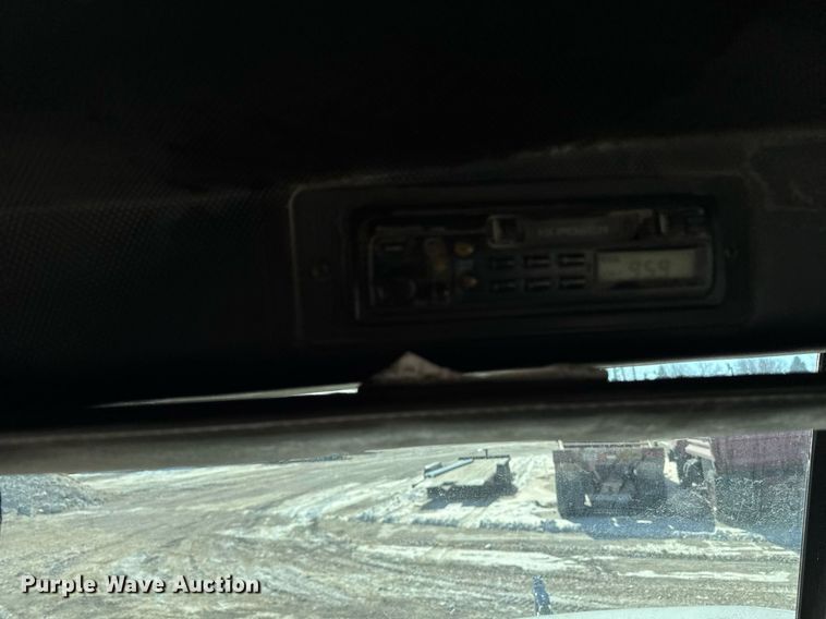 image for item DT0597 2000 Mack CH613 semi truck