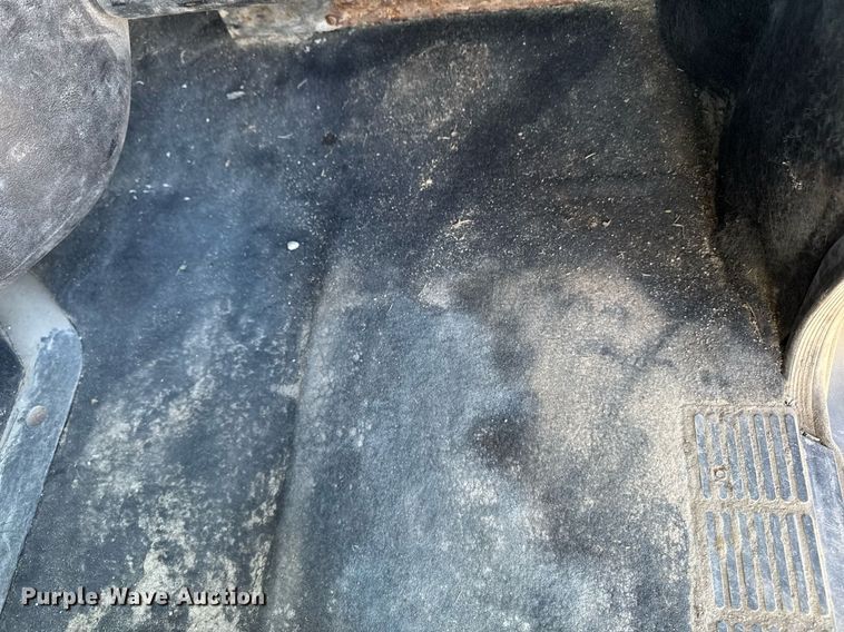 image for item DT0597 2000 Mack CH613 semi truck