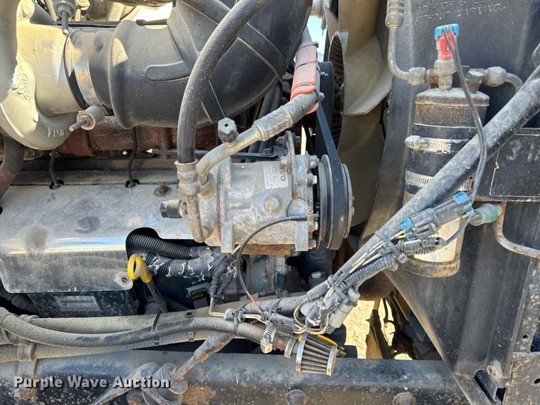 image for item DT0597 2000 Mack CH613 semi truck