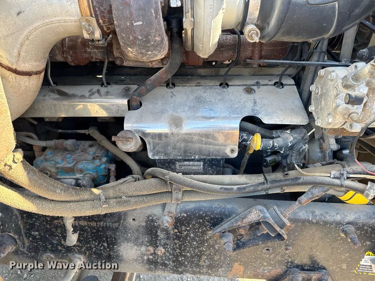 image for item DT0597 2000 Mack CH613 semi truck