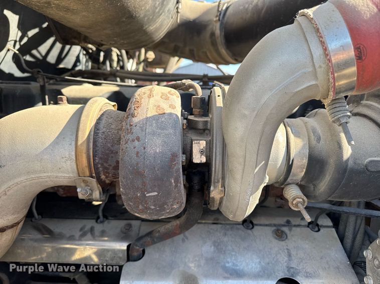 image for item DT0597 2000 Mack CH613 semi truck