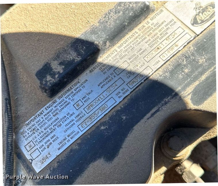 image for item DT0597 2000 Mack CH613 semi truck