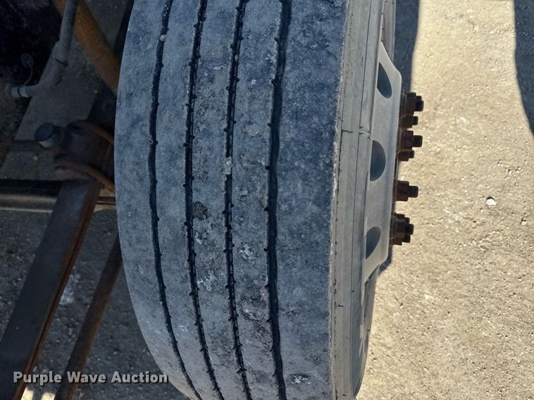 image for item DT0597 2000 Mack CH613 semi truck