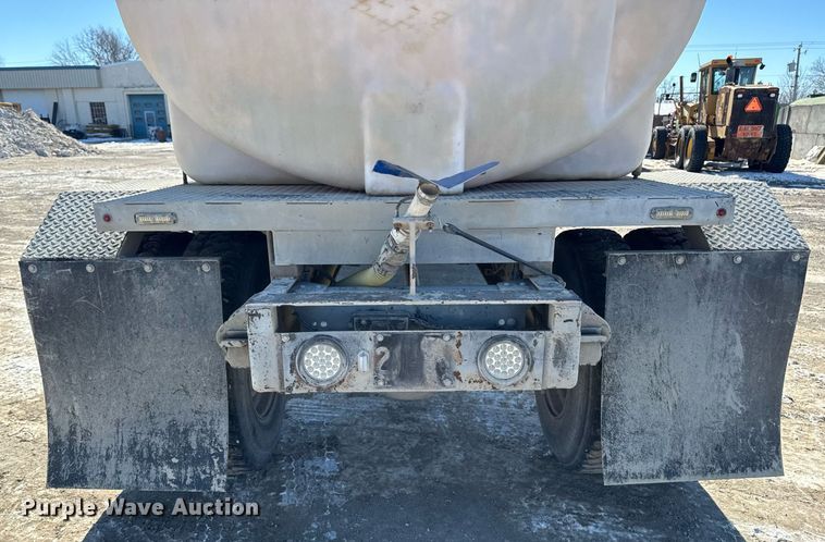 image for item DT0598 1992 Chevrolet Kodiak flatbed truck