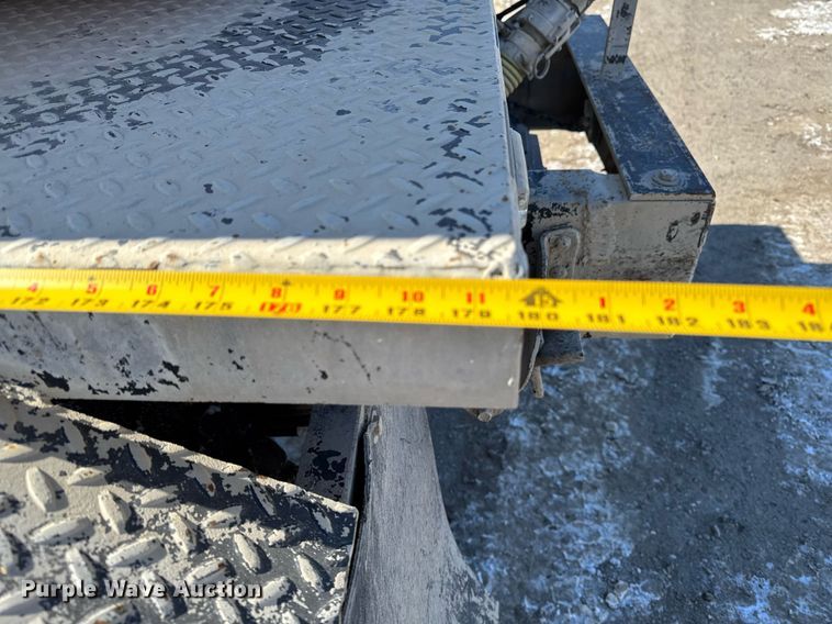 image for item DT0598 1992 Chevrolet Kodiak flatbed truck