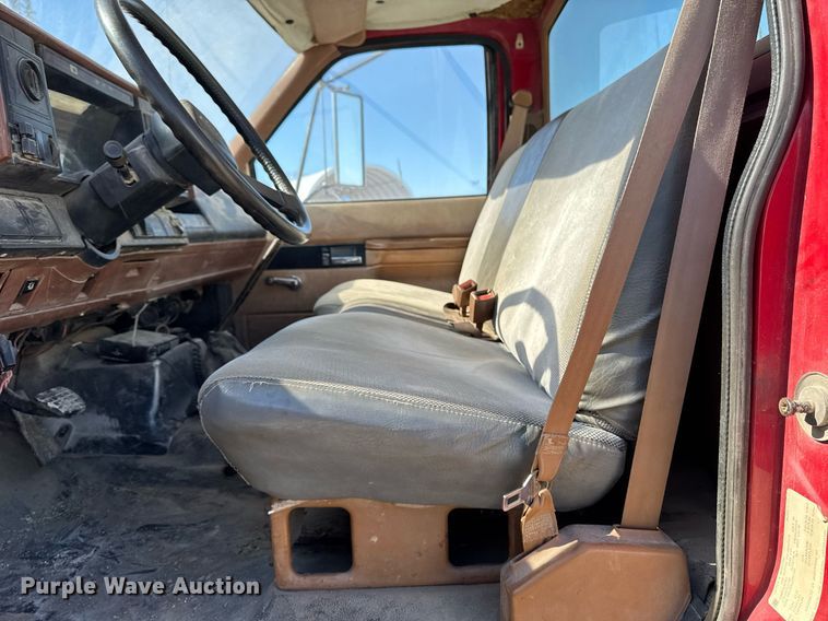 image for item DT0598 1992 Chevrolet Kodiak flatbed truck