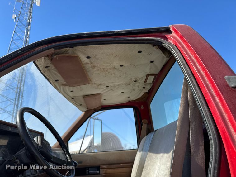 image for item DT0598 1992 Chevrolet Kodiak flatbed truck