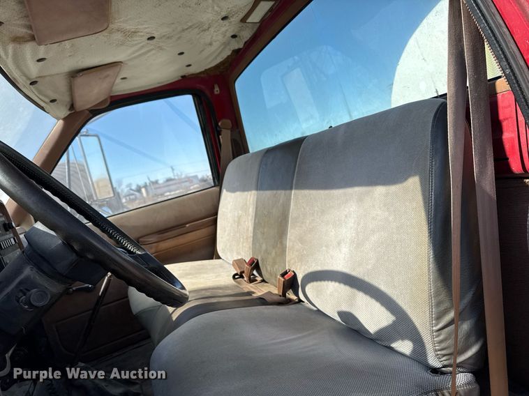 image for item DT0598 1992 Chevrolet Kodiak flatbed truck