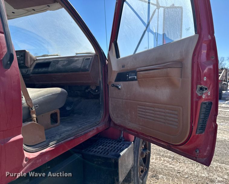 image for item DT0598 1992 Chevrolet Kodiak flatbed truck