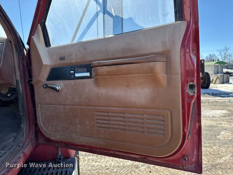 image for item DT0598 1992 Chevrolet Kodiak flatbed truck