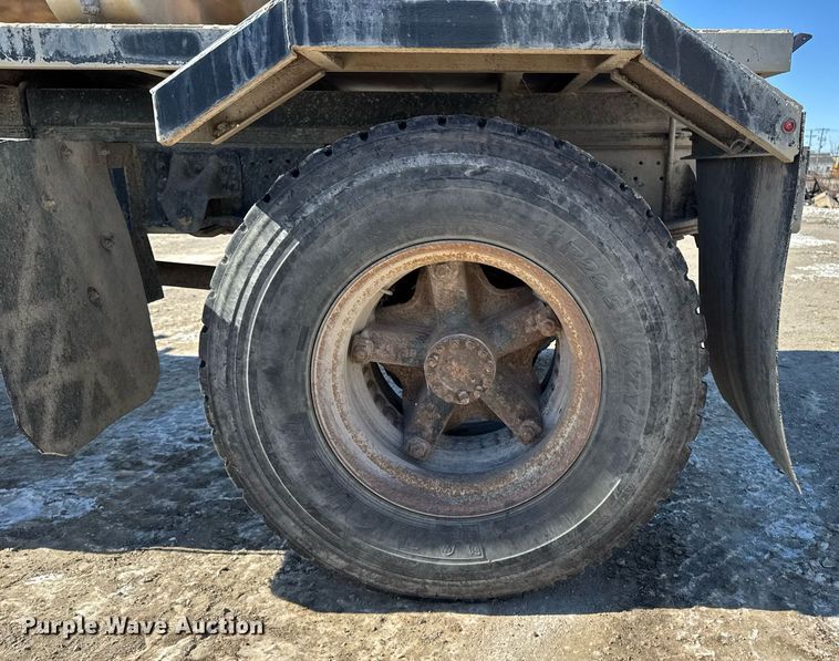 image for item DT0598 1992 Chevrolet Kodiak flatbed truck