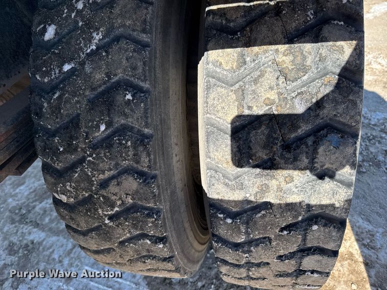 image for item DT0598 1992 Chevrolet Kodiak flatbed truck