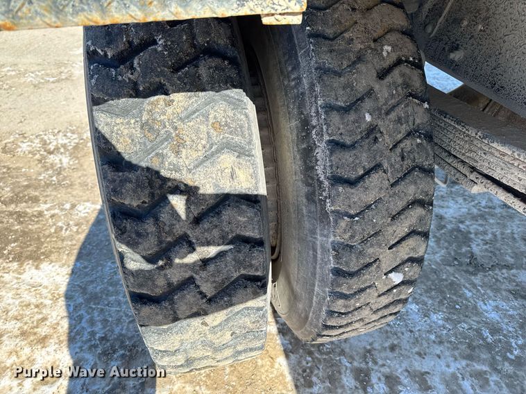 image for item DT0598 1992 Chevrolet Kodiak flatbed truck