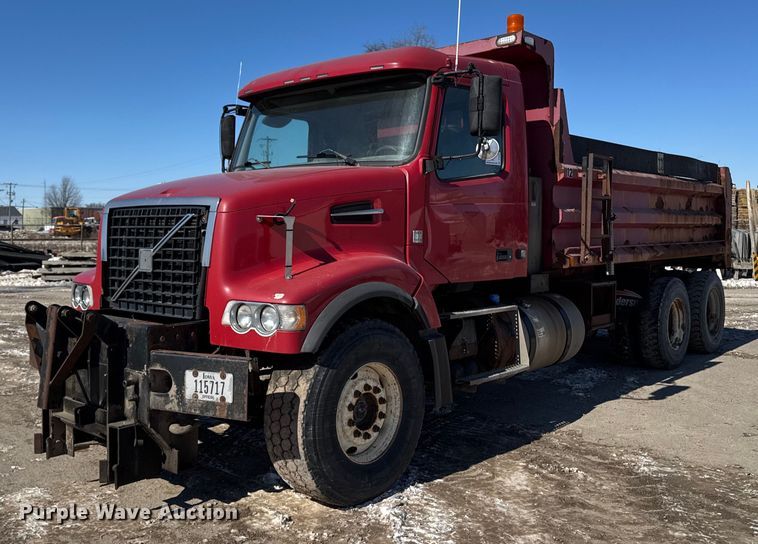 image for item DT0599 2011 Volvo VHD dump truck