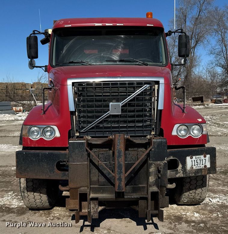 image for item DT0599 2011 Volvo VHD dump truck