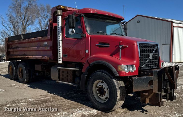 image for item DT0599 2011 Volvo VHD dump truck