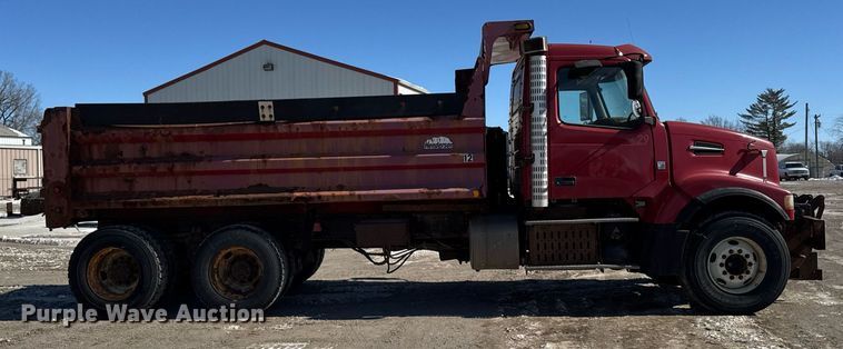 image for item DT0599 2011 Volvo VHD dump truck