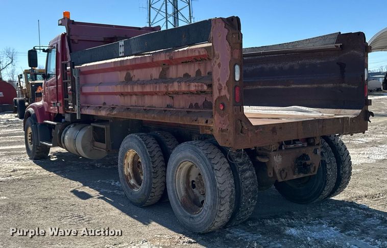 image for item DT0599 2011 Volvo VHD dump truck