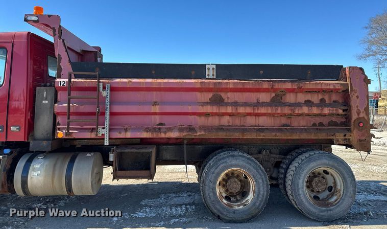 image for item DT0599 2011 Volvo VHD dump truck