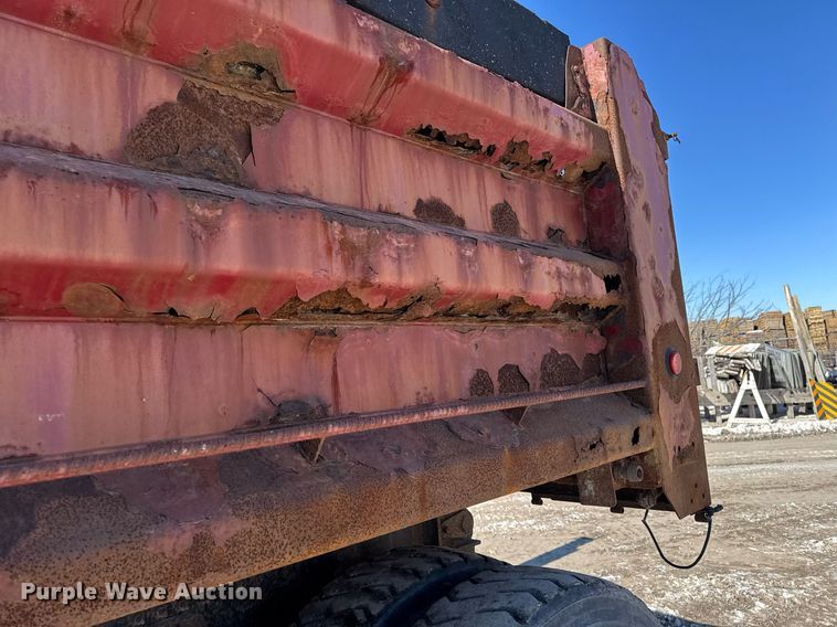 image for item DT0599 2011 Volvo VHD dump truck