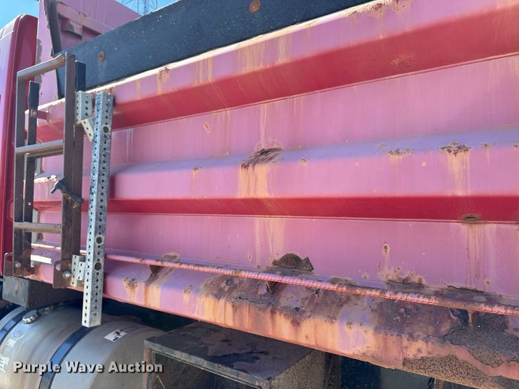 image for item DT0599 2011 Volvo VHD dump truck