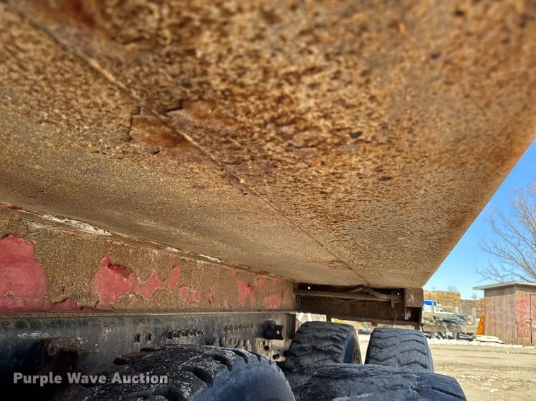 image for item DT0599 2011 Volvo VHD dump truck